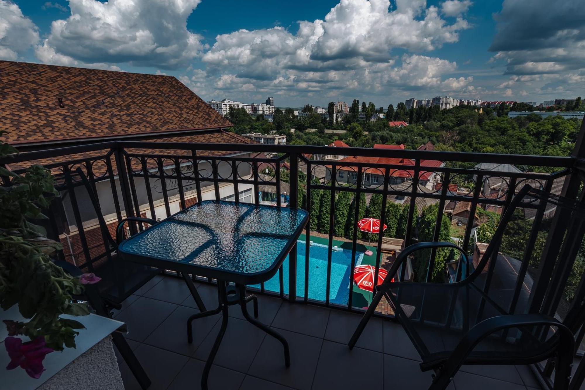 Lolo'S Bliss Hotel Chişinău Extérieur photo
