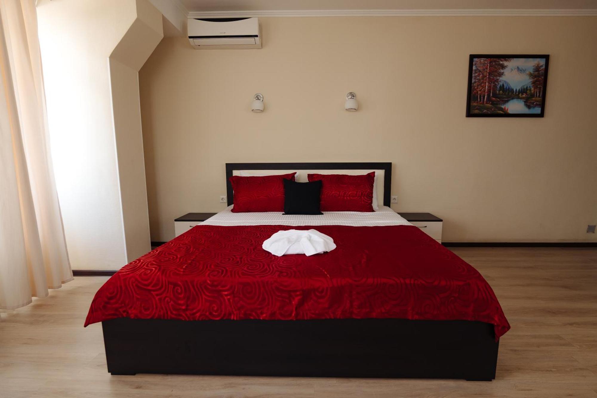 Lolo'S Bliss Hotel Chişinău Extérieur photo